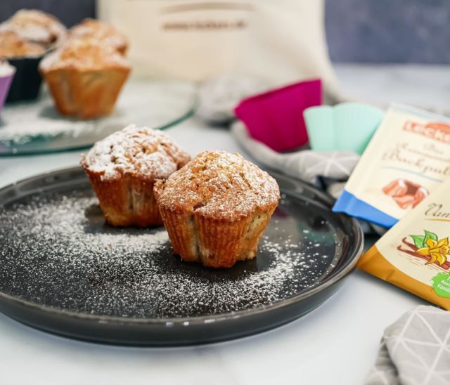 [Enthält Werbung] 🇩🇪 Rhabarbermuffins || 🇺🇸🇬🇧 Rhubarb muffins —————————— Diese leckeren Muffins gab es gestern ganz spontan. Von einer Rhabarbertarte waren noch vier Stangen Rhabarber übrig. Da habe ich kurzerhand diese leckeren Rhabarbermuffins gezaubert. Man könnte auch Blitzmuffins sagen, da sie einfach so unglaublich schnell fertig sind. Einfach alle Zutaten verrühren, Rhabarber in kleinen Stücken unterheben und ab in den Ofen. Nach 20 Minuten sind sie dann schon fertig zum Genießen. 
Durch die tollen Produkte von @leckers_bio_manufaktur gelingen die Muffins auf jeden Fall. Der Bio Bourbon Vanillezucker ist so aromatisch. Und man kann die Vanille in den Muffins sogar erkennen. Und mit dem Bio Reinweinstein Backpulver gehen die Muffins richtig schön auf und werden total fluffig. 
Habt ihr die Produkte auch schon ausprobiert? ——————————
🇺🇸🇬🇧 Yesterday I made these delicious muffins spontaneously. There were four sticks of rhubarb left from a rhubarb tart. They are just so incredibly quick to
make. Simply stir all the ingredients, fold in the rhubarb in small pieces and put it in the oven. After 20 minutes you are ready to enjoy.
With the great products from @leckers_bio_manufaktur the muffins will definitely succeed. The organic bourbon vanilla sugar is so aromatic. And you can even see the vanilla in the muffins. And with the Bio Reinweinstein baking powder, the muffins rise really well and are totally fluffy.
Have you already tried these products? ——————————
.
.
.

#werbung #leckers #leckers_bio_manufaktur #bio #organic #foodblog #foodblogger #foodie #bakefeed #onthetable #food52grams #homemade #organicproducts #bioprodukte #foodblogger_de #recipes #backen #bakelove #rhubarb #rhabarber #backenmitliebe #bauchgefühlrezepte